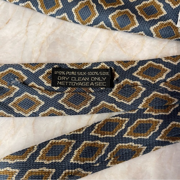 Giorgio Armani Cravatte 100% Silk Tie - Picture 4 of 4